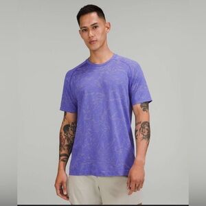 Lululemon Men’s Metal Vent Tech Short Sleeve Shirt in purple  size Large